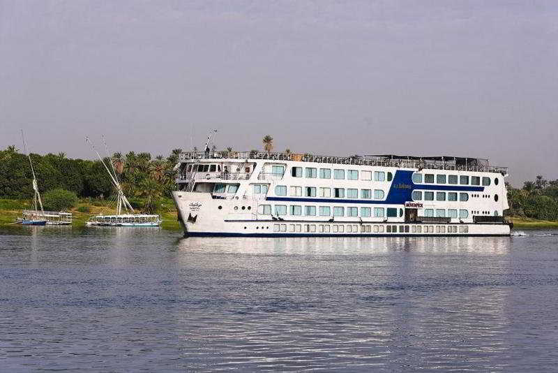 Hotel Movenpick Radamis II Nile Cruise Luxor Exterior foto